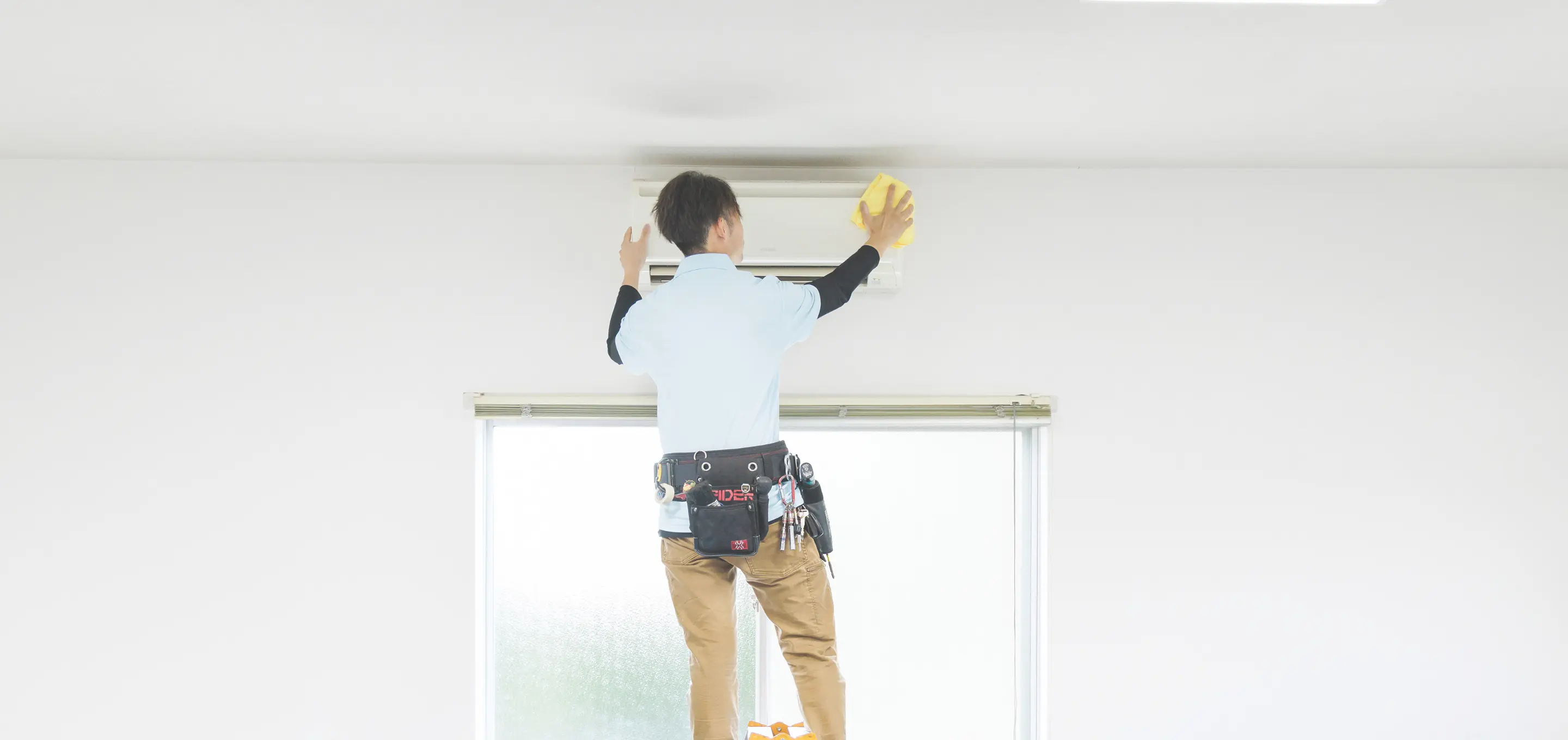 エアコンクリーニング作業の写真